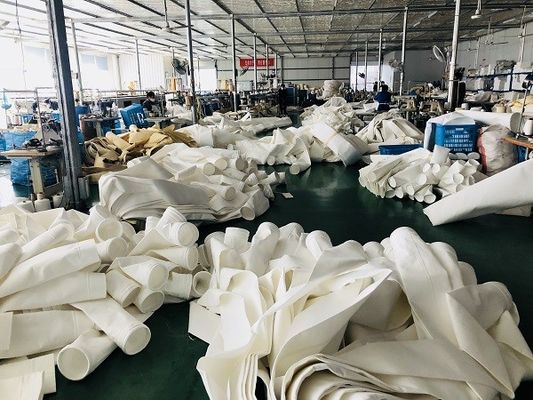 Niet Geweven Polyester met PTFE-van het Stofcolletor van de Membraanfilterdoek de Zakgebruik